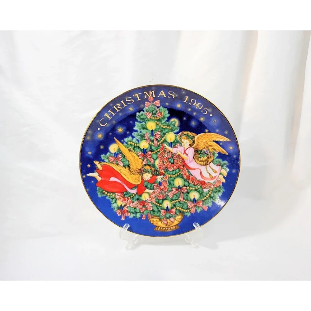 Trimming The Tree 1995 Avon Christmas Plate